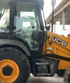 صورة اعلان : جي سي بي للتاجير jcb