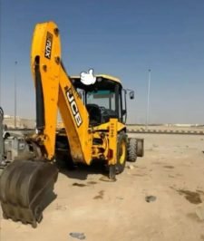 صورة اعلان : جي سي بي حفار عرجاء اللإيجار قطوعه يومي اوالهشري