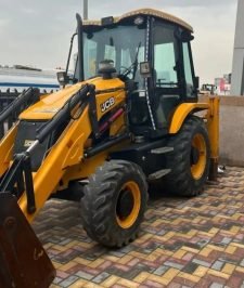 صورة اعلان : جي سي بي للإيجار