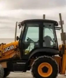 صورة اعلان : جي سي بي للايجار اليومي والشهري