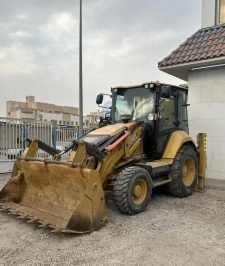 صورة اعلان : للإيجار باكهولودر عرجا 2024 كتربلر