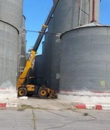 صورة اعلان : رافعه جي سي بي لرفع جميع مواد البناء