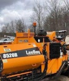 صورة اعلان : للبيع فرادة اسفلت LeeBoy 8520B موديل 2022