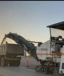 صورة اعلان : قشاطة اسفلت وفرد وتنفيذ وتوريد اسفلت جديد ومقشور