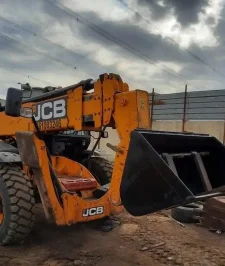 صورة اعلان : رافعة تلسكوبيه شوكية للإيجار