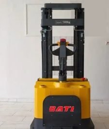 صورة اعلان : رافعات كهربائية مناولة ستاكر