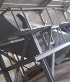صورة اعلان : كسارة ثابتة مع سيور كسارة