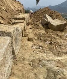 صورة اعلان : بوكلين وكسارة) للبنيان وتكسير وتفريس الحجر وحفر وقص أراضي