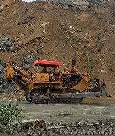 صورة اعلان : بلدوزر كوماتسو 155