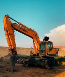 صورة اعلان : معدات للإيجار