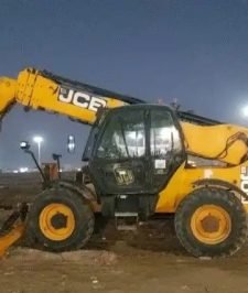 صورة اعلان : لايجار رافعة شوكية تلسكوب لتوصيل