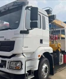 صورة اعلان : شاحنة شاكمان مع كرين xcmg