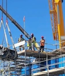 صورة اعلان : كرينات ورفعات وبوم تراك للاجارالشهري املج البحرلحمر ردسي