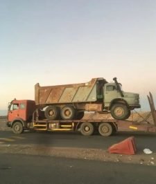 صورة اعلان : سطحه لوبد بمكره سحب لنقل الشاحنات والمعدات