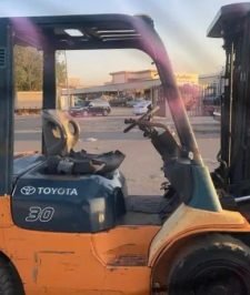 صورة اعلان : رافعات شوكية ايجار