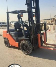 صورة اعلان : تأجير رافعة شوكية فوركلفت في جدة | 1.5 طن – 2.5 طن – 3 طن – 5 طن – 7 طن – 10 طن ║ أسعار فوركلفت – بحرة – ثول