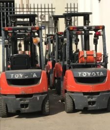 صورة اعلان : تاجير رافعات