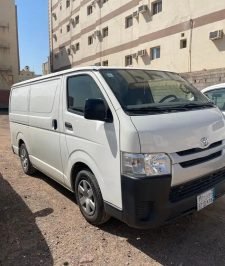 صورة اعلان : باص تويوتا مديل 2018