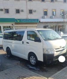 صورة اعلان : باص تيوتا