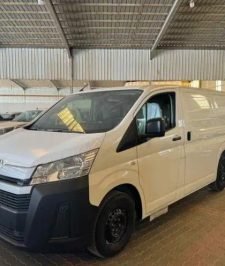 صورة اعلان : تويوتا باص هايس سقف منخفض بضاعه قير عادي 2025