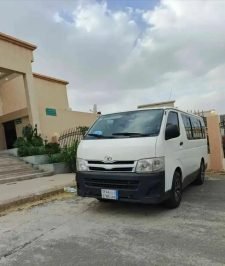 صورة اعلان : باص تايوتا نظيف ماشاءالله 2017 للإيجار مع السائق