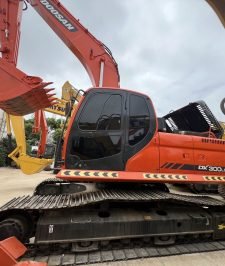 صورة اعلان : حفر و ترحيل بوكلينات حفارات دفان كساره صبيز تريلات