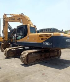 صورة اعلان : مطلوب حفار هونداي موديل 2022 20021 2020