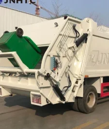 صورة اعلان : شاحنات النفايات