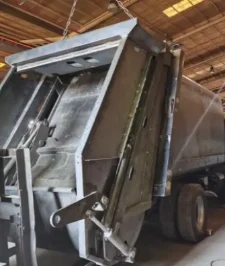 صورة اعلان : نفايات