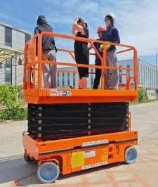 صورة اعلان : رافعة شوكية سيزرلفت مانلفت جيسبي تليهندر تليسكوبية ايجار شهري يومي