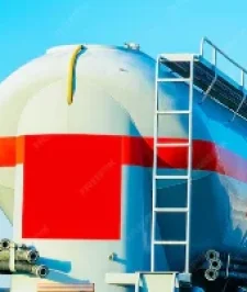 صورة اعلان : مقطوره لنقل النفط بيع جديد 2024 بنزين