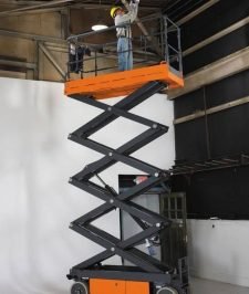 صورة اعلان : تاجير رافعات