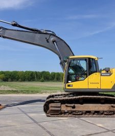 صورة اعلان : للبيع حفار فولفو Volvo EC210BLC 2011