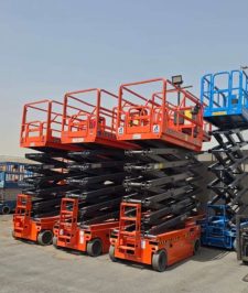 صورة اعلان : رافعه مقصيه (سيزر لفت) للايجار 12متر-Scissor lift for rent, 12 meters