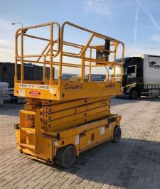 صورة اعلان : Scissor lifts for rent, manlifts for rent, forklifts for rent