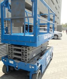 صورة اعلان : Scissor Lift 12m & 18m Rental Dammam