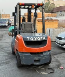 صورة اعلان : 3️⃣ رافعة شوكية للإيجار في الرياض | فوركلفت 3 طن و5 طن للمشاريع