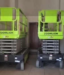 صورة اعلان : Scissor lift 12 meters 10 meters  for rent in Dammam