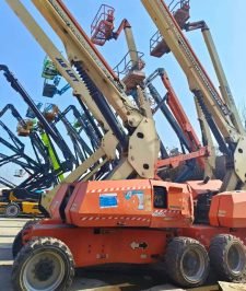 صورة اعلان : 1️⃣ ⭐ Boom Lift Rental Dammam – Articulated & Telescopic Manlift