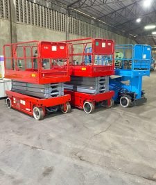 صورة اعلان : Scissor lift 16meter rental  Dammam