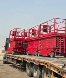 صورة اعلان : Scissor lift 12meter rental  Dammam