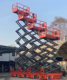 صورة اعلان : Scissor lift 10meter rental  Dammam