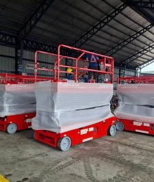 صورة اعلان : 8: Industrial Scissor Lift Rental  Jeddah