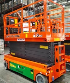 صورة اعلان : 4: Scissor Lift Platform Rental in Dammam Riyadh Jeddah