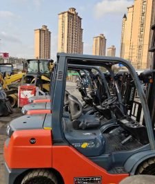 صورة اعلان : رافعات شوكية للإيجار في الدمام | جميع الاحجام