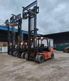 صورة اعلان : ## 1️⃣ 🏭 فوركلفت للإيجار في الرياض والخرج والدرعية | رافعة شوكية ديزل وكهرباء | حمولات 1.5 طن – 3 طن – 5 طن – 7 طن – 10 طن | تغطية شرق وغرب وجنوب الرياض