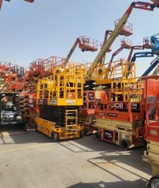 صورة اعلان : scissor lift 8meter  rental Dammam
