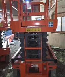 صورة اعلان : أقوى سيزر لفت ديزل للإيجار بالمنطقة الشرقية | Scissor Lift Dammam 14m-18m