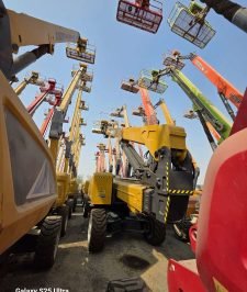 صورة اعلان : سيزرلفت للايجار.. رافعات شوكية للإيجار.. سيزر لفت وكرينات وجي سي بي وبوم تراك تيليسكوبيه وارتيكليتد وتاور لايت