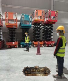 صورة اعلان : ⚙️ تأجير رافعات مقصية في المزاحمية ══ متوفر أسطول معدات حديثة وجديدة كلياً جاهزة ══ ارتفاع 8 متر – 10 متر – 12 متر – 14 متر – 16 متر — 2026 | Cargo Lift _ أسطول